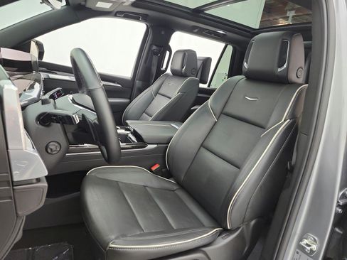 Used 2025 Cadillac Escalade Premium Luxury AWD/4WD image 10