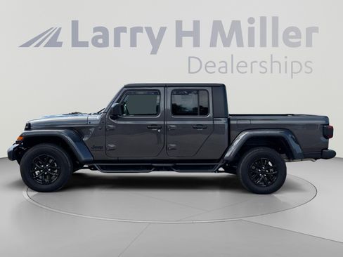 Used 2023 Jeep Gladiator Sport AWD/4WD image 3