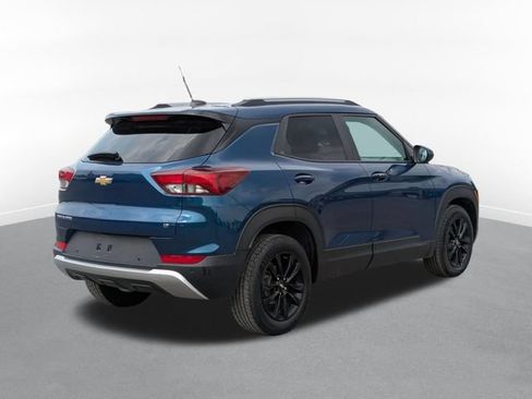 Used 2021 Chevrolet TrailBlazer LT w/ Premium Seating Package FWD image 3