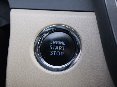 Used 2019 Toyota Camry XLE image 26