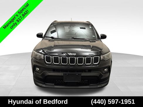 Used 2024 Jeep Compass Latitude AWD/4WD image 2