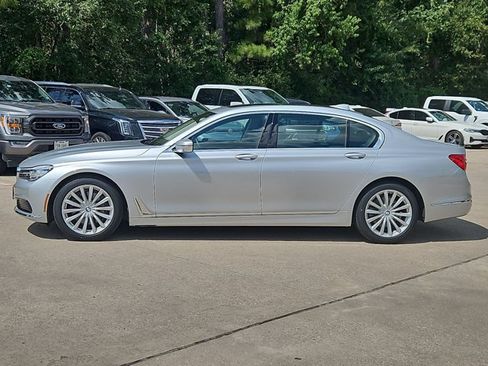 Used 2019 BMW 740i w/ Cold Weather Package RWD image 9
