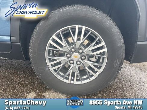 Used 2025 Chevrolet Traverse LT image 27