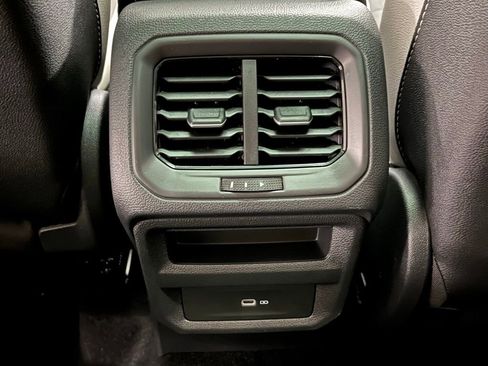 New 2025 Volkswagen Taos SE image 23