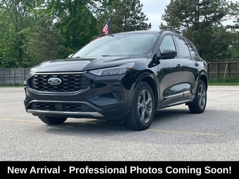 Used 2023 Ford Escape ST-Line w/ Tech Pack #1 AWD/4WD image 2