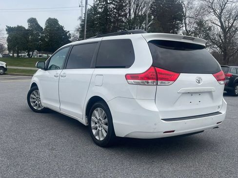 Used 2013 Toyota Sienna XLE w/ Entertainment Pkg image 6