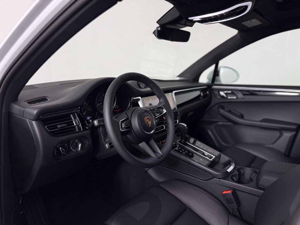 Used 2026 Porsche Macan AWD/4WD image 4