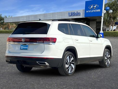 Used 2025 Volkswagen Atlas SE image 3