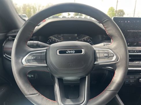 Used 2023 Jeep Compass Trailhawk w/ Trailhawk Convenience Group AWD/4WD image 9