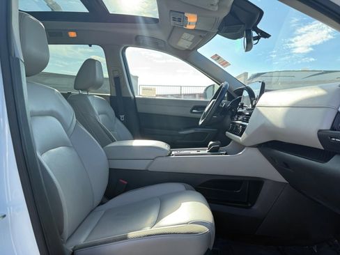 Used 2022 Nissan Pathfinder SL w/ SL Premium Package image 19