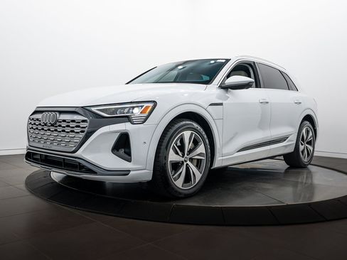 Certified 2024 Audi Q8 e-tron Premium Plus w/ Premium Plus Package AWD/4WD image 6