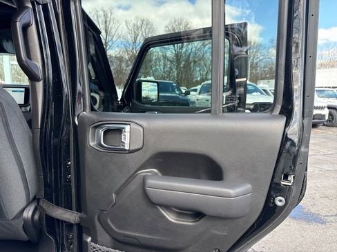 Used 2025 Jeep Wrangler Sport S image 37