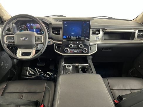 Used 2024 Ford Expedition XLT image 17