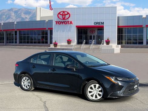 Used 2025 Toyota Corolla LE FWD image 1