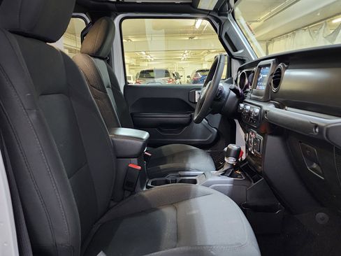 Used 2023 Jeep Gladiator Sport image 23