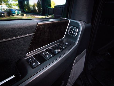 Used 2023 Ford F250 Lariat w/ Lariat Ultimate Package AWD/4WD image 15