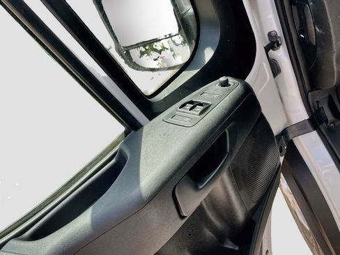 Used 2025 RAM ProMaster 2500 w/ Quick Order Package 22G SLT FWD image 17
