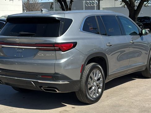 Used 2025 Buick Enclave Preferred w/ Super Cruise Package image 7