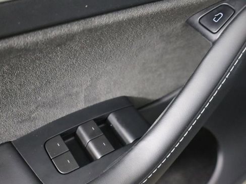 Used 2023 Tesla Model Y Long Range AWD/4WD image 18