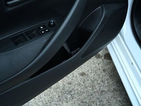 Used 2023 Toyota Corolla LE image 39