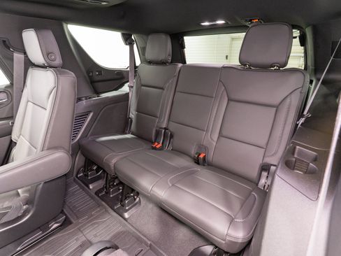 Used 2024 GMC Yukon Denali w/ Advanced Technology Package AWD/4WD image 36