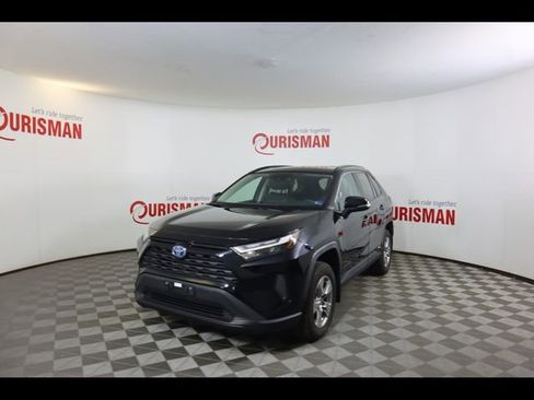 Used 2024 Toyota RAV4 XLE w/ Convenience Package image 2