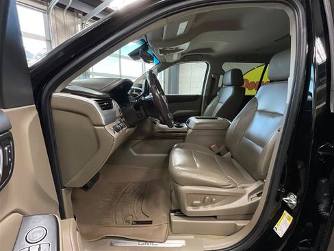 Used 2017 GMC Yukon SLT w/ Premium Edition AWD/4WD image 11