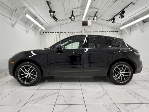 Certified 2025 Porsche Macan image 2