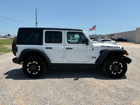 Used 2025 Jeep Wrangler Unlimited Rubicon AWD/4WD image 4