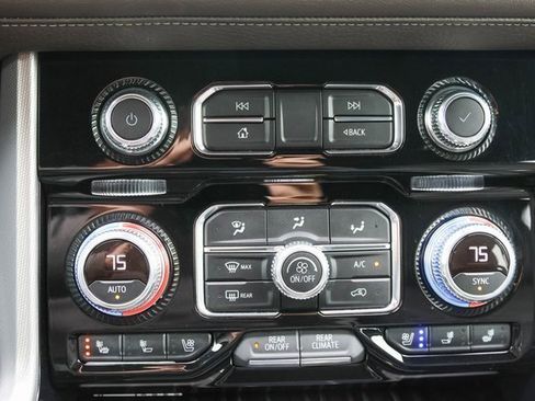 Used 2022 GMC Yukon XL Denali image 32