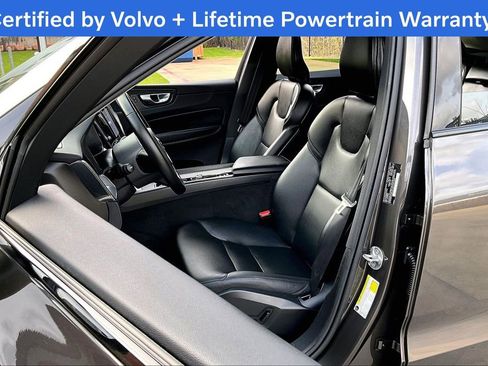 Used 2025 Volvo XC60 B5 Core AWD/4WD image 32