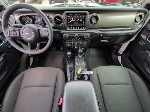 Used 2023 Jeep Wrangler Unlimited w/ Cold Weather Group AWD/4WD image 17