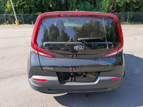 Used 2020 Kia Soul LX FWD image 4