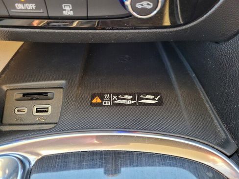 Used 2023 Buick Enclave Essence image 29