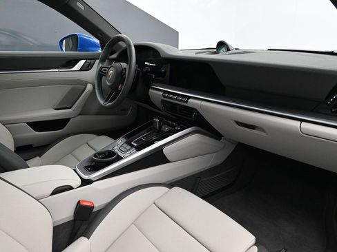 Used 2025 Porsche 911 Carrera image 12