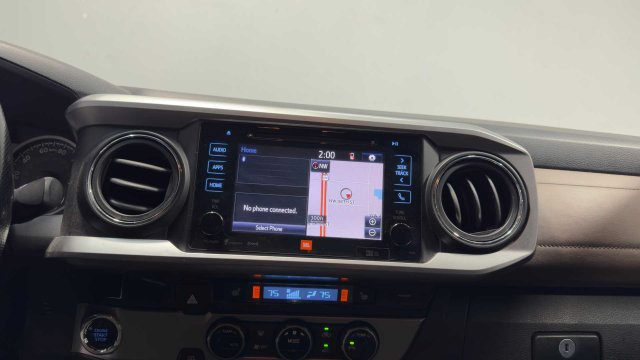 Used 2016 Toyota Tacoma Limited w/ Towing Package RWD image 26