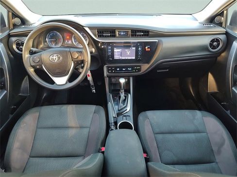 Used 2019 Toyota Corolla LE image 12