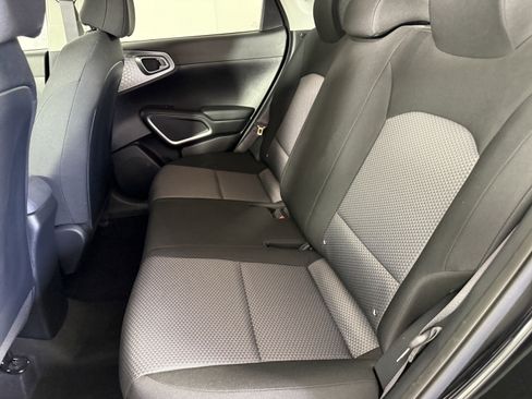 Used 2022 Kia Soul LX image 14