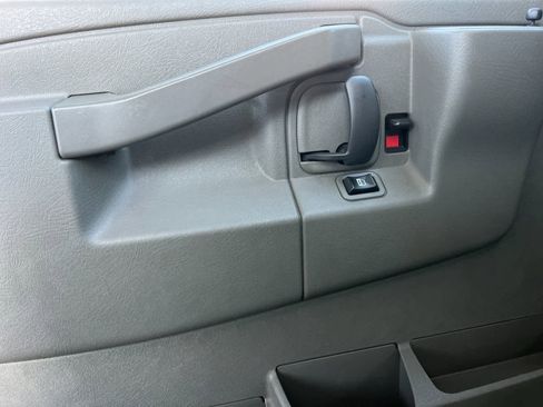 Used 2017 Chevrolet Express 3500 LT w/ LT Preferred Equipment Group image 13