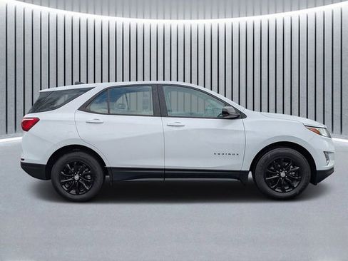 Used 2020 Chevrolet Equinox LS image 2