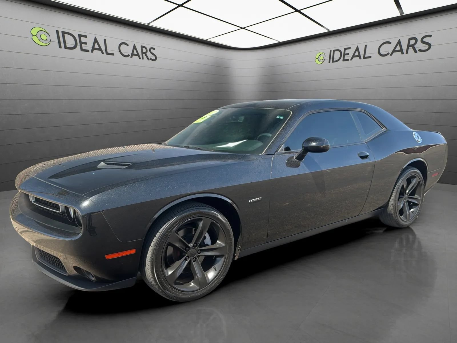 Used 2017 Dodge Challenger R/T RWD image 1