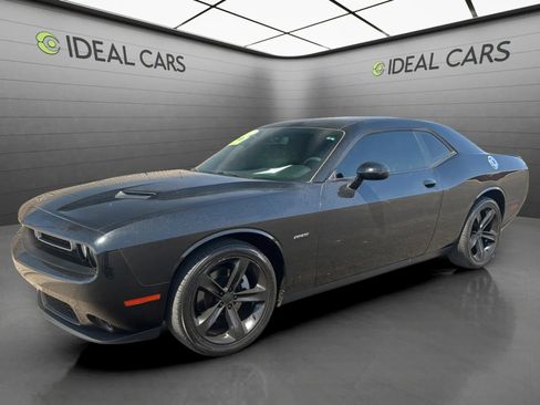 Used 2017 Dodge Challenger R/T RWD image 1