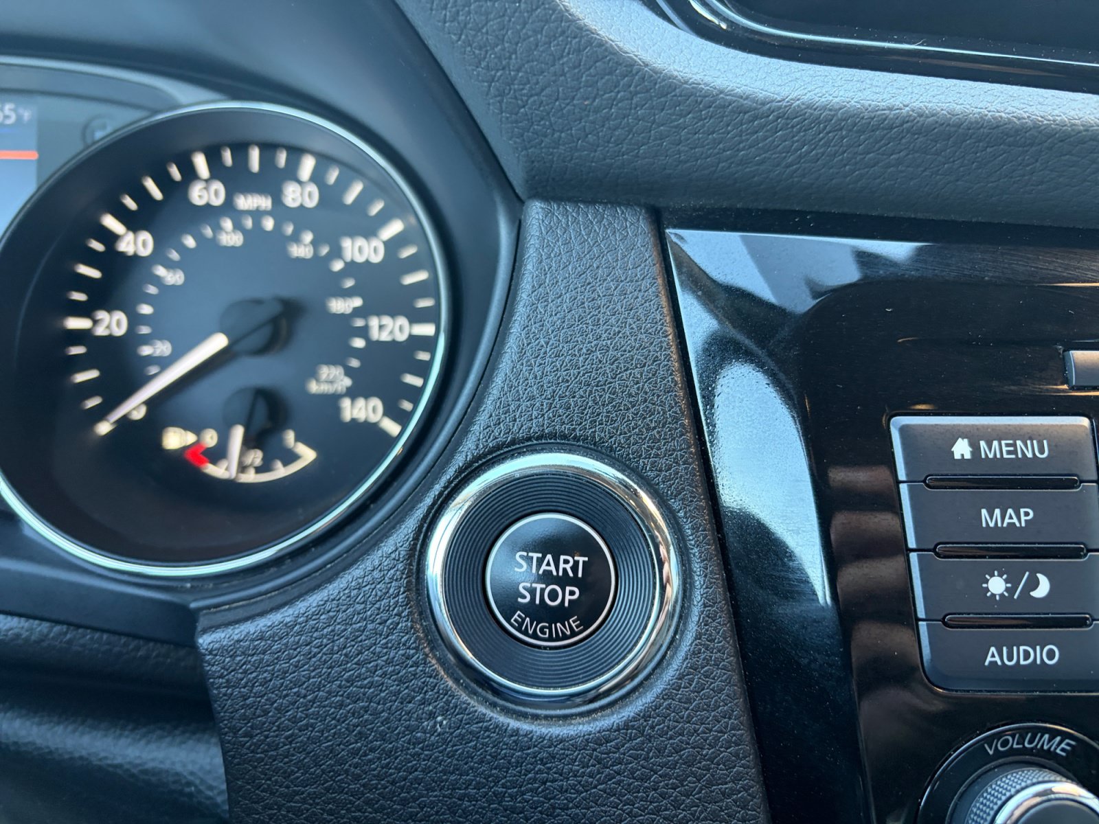 Used 2021 Nissan Rogue Sport SL w/ Premium Package FWD image 17