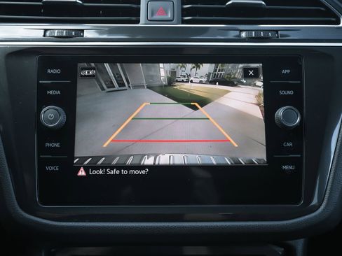 Used 2022 Volkswagen Tiguan SE R-Line image 15