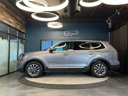 Used 2024 Kia Telluride LX AWD/4WD image 6
