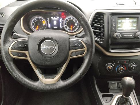 Used 2018 Jeep Cherokee Latitude image 22