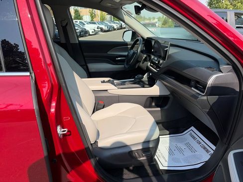 Used 2025 Toyota Grand Highlander AWD Hybrid image 13