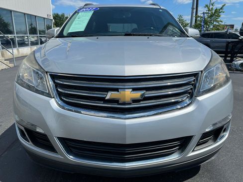 Used 2017 Chevrolet Traverse LT w/ Style and Technology Package FWD image 9