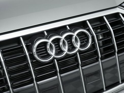 Certified 2024 Audi Q3 2.0T Premium image 11