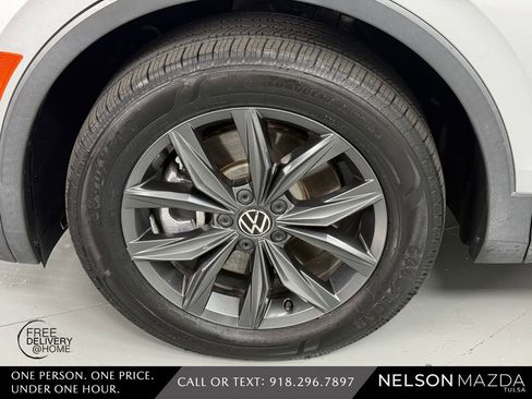Used 2022 Volkswagen Tiguan SE w/ Panoramic Sunroof Package FWD image 13